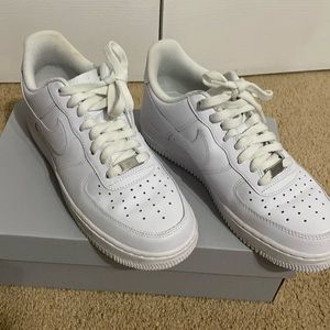 White Nike Air Force 1 ‘07